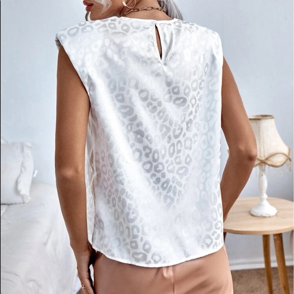 Shein White Cheetah Print Blouse Size Large - Picture 2 of 5